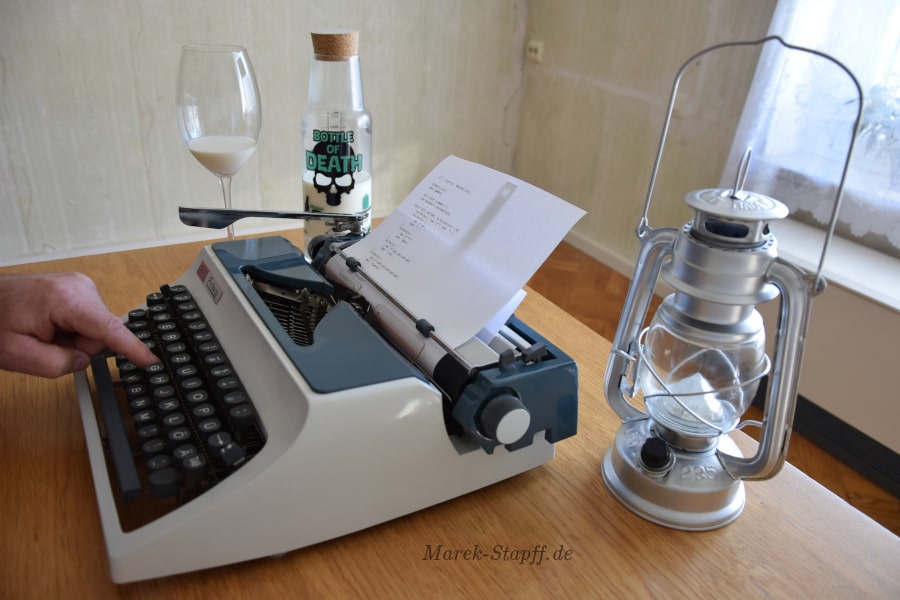 Eine Schreibmaschine ist ein wunderbares Gerät zum Schreiben von Texten und Code.
